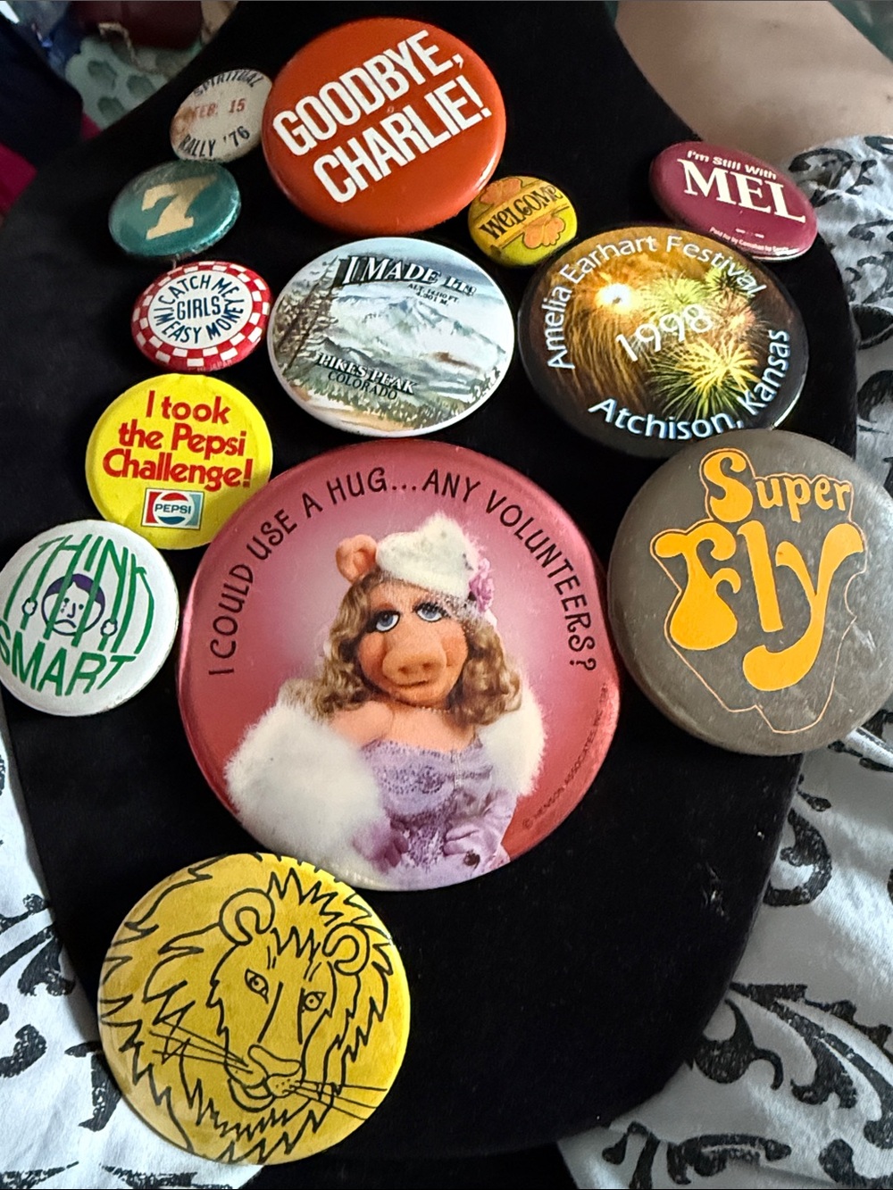 1950-70’s Collectible 13 Button Pin Lot - Pikes Peak, Golden 7, Miss Piggy ++++